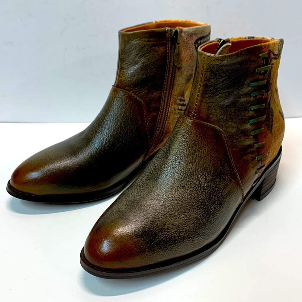 NWT 🌼 Leather Suede Floral Booties Spring Step
